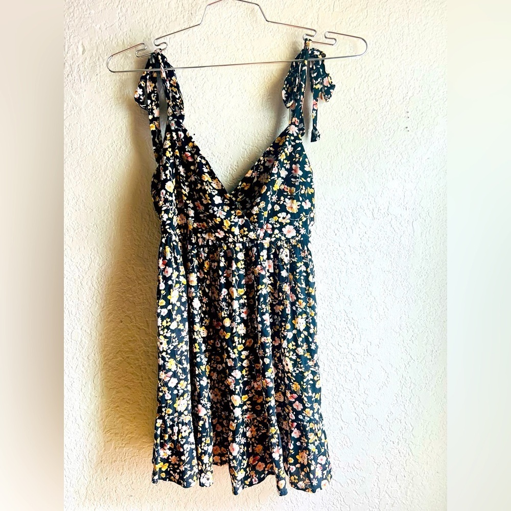 Ivy + Main Sundress Womens Sz XS  Black Floral Tie Strap Lined Ruffles Boho